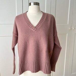 BCBG MXAZRIA V Neck Oversized Mauve Lambs Wool Sweater sz. small
